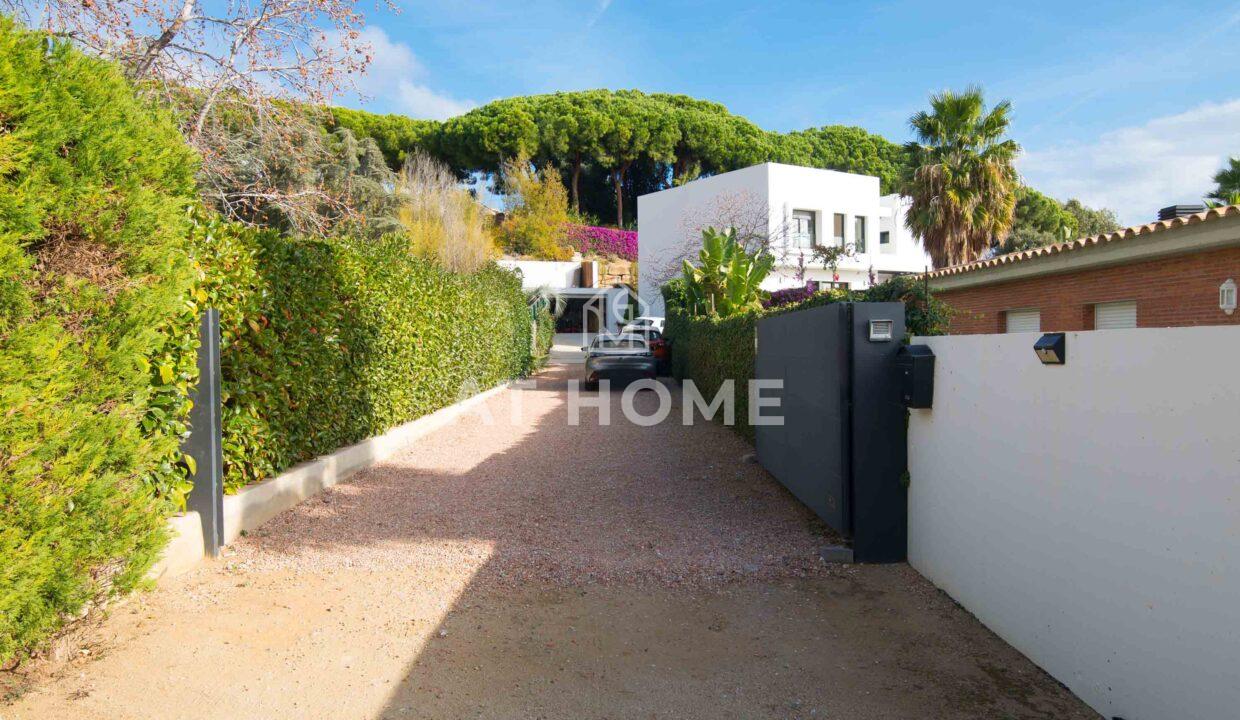 EXTERIOR ENTRADA VEHÍCLES 2